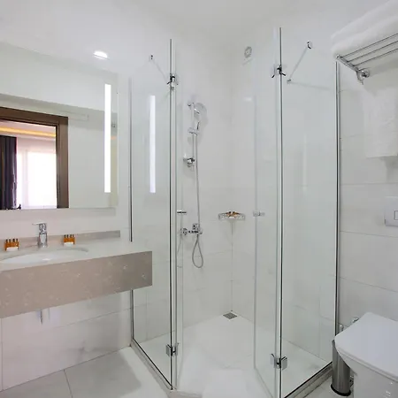 Eyfel Hotell 3*