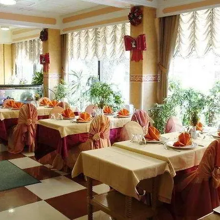 Hotel Eyfel 3*